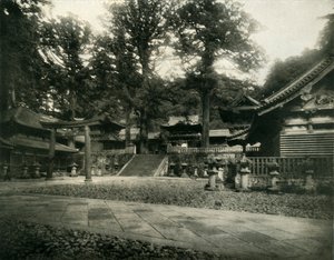 Ett av många tempel i Nikko, Japan, en pilgrimsplats för heliga helgedomar, 1936. av Unbekannt