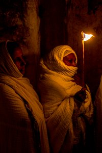 Ortodox påskvaka vid den koptiska delen av den heliga graven, Jerusalem, Israel, 2018 (foto) av Unbekannt