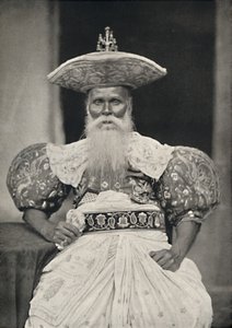Lokal ledare i Kandy i den gamla singalesiska kostymen, 1926 av Unbekannt