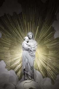 Paris, Frankrike Saint-Francois-Xavier-kyrkan Jungfru- och barnstaty, Paris, Frankrike av Unbekannt