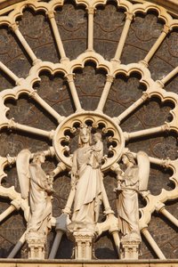 Paris Notre Dame katedral västra flygeln: Jungfru och barn och änglar, Paris, Frankrike av Unbekannt