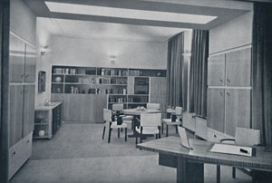 Paul Bromberg. Kombinerad rit- och matsal i ett hus i Rotterdam, i elfenben, röd-orange och av Unbekannt