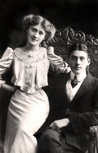 Phyllis Dare 1890-1975, engelsk skådespelerska, 1906 av Unbekannt