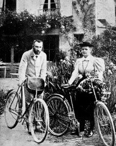 Pierre och Marie Curie, franska fysiker, förbereder sig för att cykla av Unbekannt