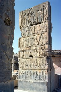 Pelarrelief från Hall of a Hundred Columns, Achaemenian Period, 5th century BC (foto) av Unbekannt