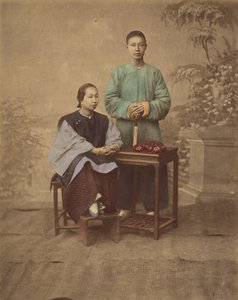 [Porträtt av ett kinesiskt par], 1870-talet. av Unbekannt