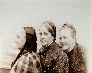 Porträtt av tre kvinnor, Ryssland, 1890-talet av Unbekannt