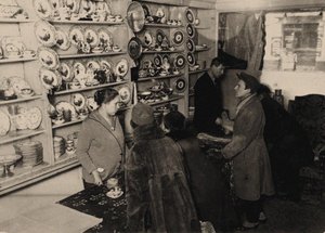 Förhandsvisning före auktionen av Romanov-tsarfamiljens fastigheter, Moskva, 1927, 1927. av Unbekannt