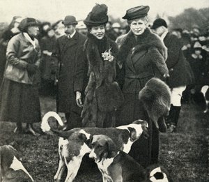Drottning Mary och drottning Alexandra vid ett möte i West Norfolk Hunt 1920, 1951. av Unbekannt