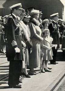 Queen Mary ger sig av för att besöka Kanada, 1939, 1951. av Unbekannt