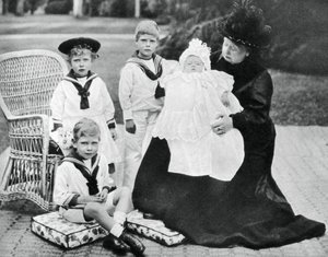 Drottning Victoria med sina barnbarnsbarn i Osborne House, Isle of Wight, 1900 av Unbekannt