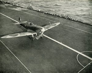 RAF Spitfire på däcket av ett hangarfartyg på väg till Malta, andra världskriget, 1942 1944. av Unbekannt