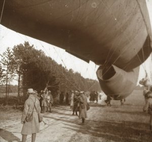 Resning av en observationsballong, Somme, norra Frankrike, 1916 av Unbekannt