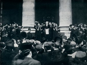 Läser proklamationen om kriget mot Turkiet från Royal Exchange, London, 1914 av Unbekannt