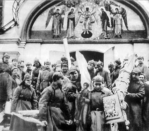 Röda arméns män konfiskerar kyrkliga skatter i Simonov-klostret, Moskva, Sovjetunionen, 1925 av Unbekannt