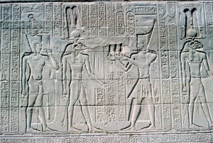 Relief av farao före Khnum, Khnums tempel, ptolemaiska och romerska perioder av Unbekannt