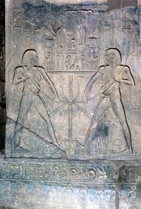 Relief av två figurer av Hapy Nilens gud, tempel heligt för Amun Mut & Khons, Luxor, Egypten av Unbekannt