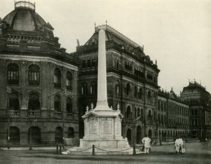 Replika av Holwell-monumentet uppfört av Lord Curzon, 1925. av Unbekannt