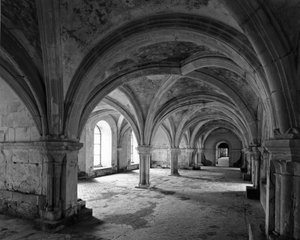 Romansk arkitektur: utsikt över den kapitulära hallen i cistercienserklostret Fontenay grundat 1118 (Cote d