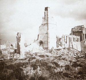 Förstörd kyrka, Chauny, norra Frankrike, c1914-c1918 av Unbekannt