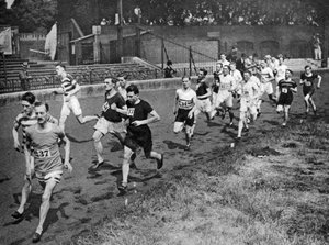 Springer en halv mil på Civil Service Sports Day, Stamford Bridge, London, 1926-1927 av Unbekannt