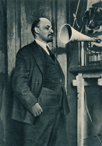Den ryske bolsjevikledaren Vladimir Lenin vid en radioinspelning i Kreml, Moskva, Ryssland, 1919 av Unbekannt
