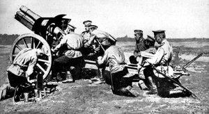 Rysk haubits vid övningseld, första världskriget, 1914 av Unbekannt