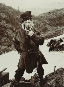 Sverige. Piprökningsfrö med typiska huvudbonader. Omkring 1900 av Unbekannt