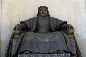 Sittande staty av Chingis Khan i parlamentsbyggnaden i Ulan Bator, 2005 av Unbekannt