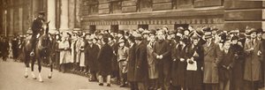 Söker efter nyheter om kung Edward, 3 december 1936, 1937 av Unbekannt