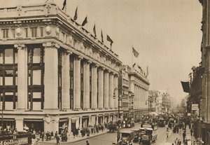 Selfridges och den sista av de gamla butikerna på Oxford Street som byggnaden uppslukade, ca 1935. av Unbekannt