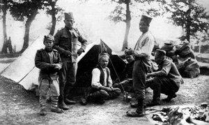 Serbiska soldater camping, första världskriget, 1914 av Unbekannt