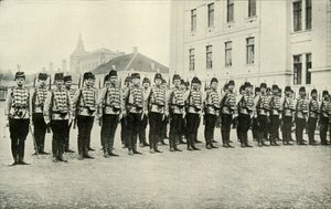 Serviskt kavalleri på parad, 1919. av Unbekannt