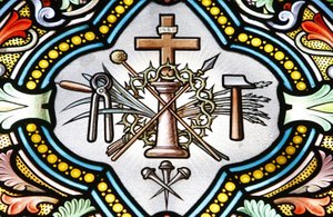 Vår Fru av la Salettes helgedom Kristna symboler i målat glasfönster, La Salette, Frankrike av Unbekannt