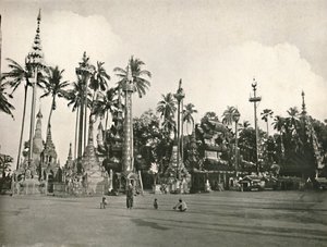 Helgedomar vid Shwedagon Pagoda, Yangon, 1900. av Unbekannt