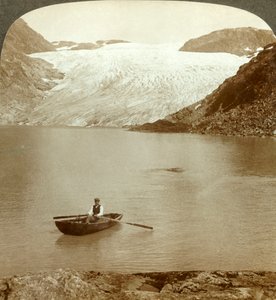 Ström av fast is Hardangerglaciären och sjön där den smälter, Norge, c1905. av Unbekannt