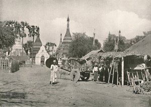Gatubild, Bhamo, 1900. av Unbekannt