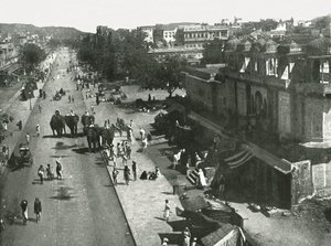 Gatubild i staden Jaipur, Indien, 1895. av Unbekannt