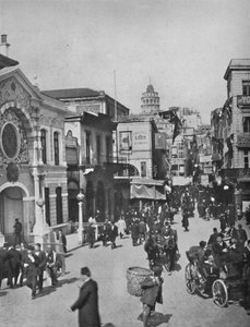Gatuvy i Galata från slutet av bron, Konstantinopel, 1913