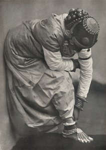 Tamulin med fot och huvudbonad, 1926 av Unbekannt