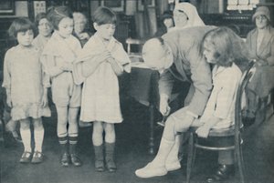 Testar patellareflexen för indikation på nervsjukdom, c1935 av Unbekannt