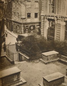 Coopers Arms från Churchyard of St. Olaves, Silver Street, c1935. av Unbekannt