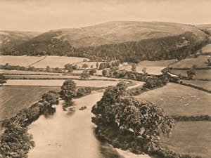 The Dee Valley, från Glendowers Mound, 1902 av Unbekannt