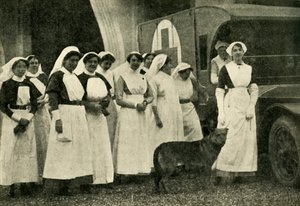 Hertiginnan av Westminster med sjuksköterskor, Le Touquet, första världskriget, 1914, c1920. av Unbekannt