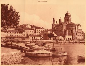 Hamnen och kyrkan, Saint Raphael, 1930. av Unbekannt