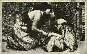 The Hongi, en Maori-hälsning, c1948. av Unbekannt