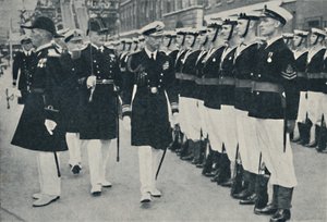 Kungen inviger marinveckan i Portsmouth, c1935, 1937. av Unbekannt