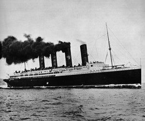 Lusitania i full fart, 1915 av Unbekannt