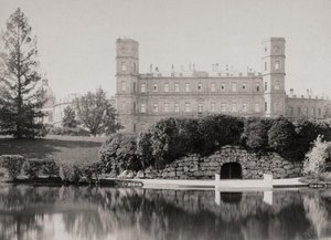 Huvudfasaden på palatset i Gatchina, 1870-1880-talet av Unbekannt