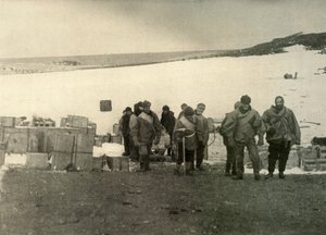 Partiet som besteg berget Erebus och lämnade kojan, 1908, 1909. av Unbekannt